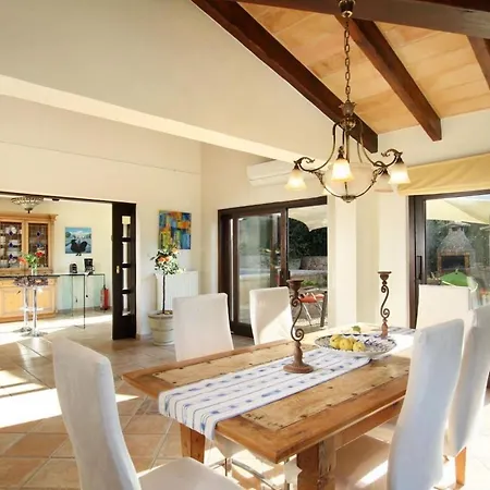 Willa Magnificent Modern With Sauna By Renthousing Pollensa