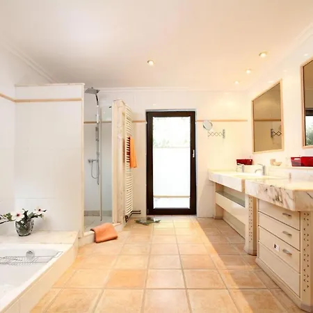 Willa Magnificent Modern With Sauna By Renthousing Pollensa