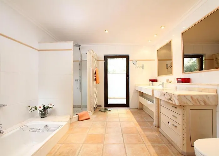 ヴィラ Magnificent Modern With Sauna By Renthousing ポレンサ