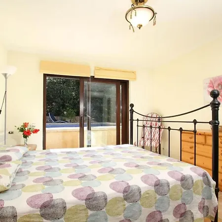 Magnificent Modern With Sauna By Renthousing Vila