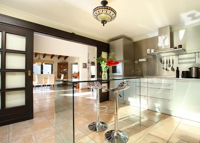 Willa Magnificent Modern With Sauna By Renthousing